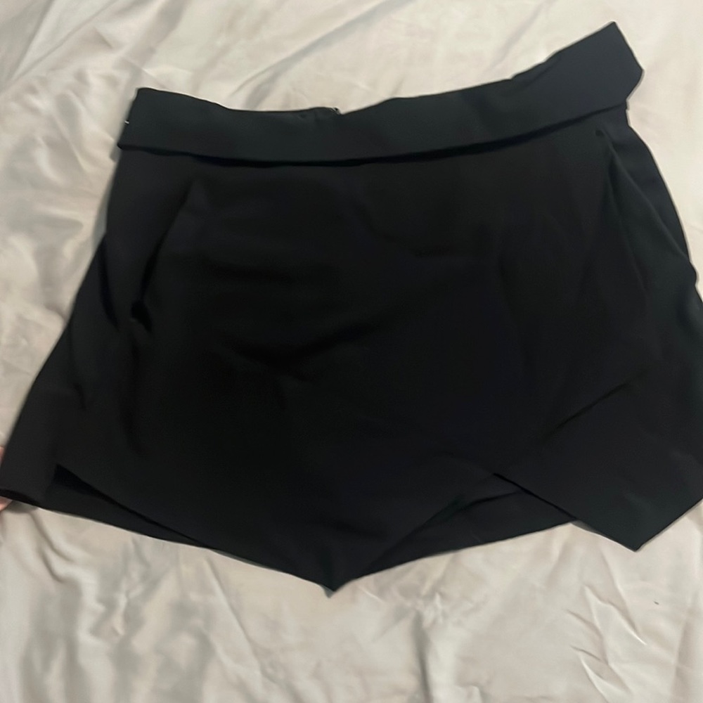 Black skort